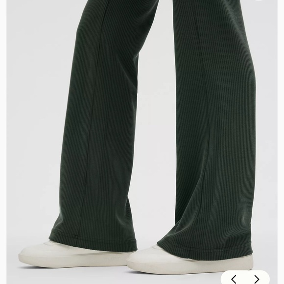 Lululemon Ribbed Softstreme Flared Pant Regular rainforest green size 8 NWT - Picture 3 of 5